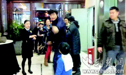 ���Ӳ������˴򶷱ߴ�߽����Լ�С����ѧ���㣨ͼ��