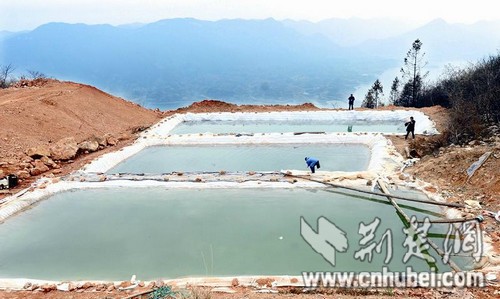 �����̻ƽ��紦���˵��ɽ���ˮ����֮����ݲ�����ͼ��