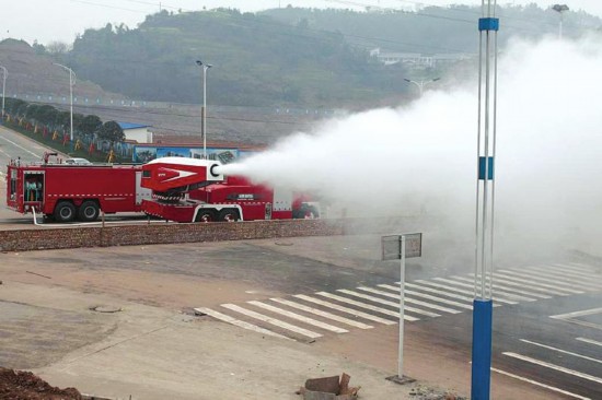 四川宜宾最萌消防车:超细水雾灭火 能稀释毒气(图)