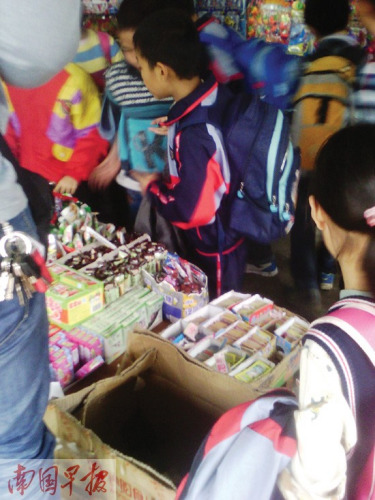 С������Сѧ���ۡ���Ʊ��ѧ��Ǯ�����Ϳգ�ͼ��