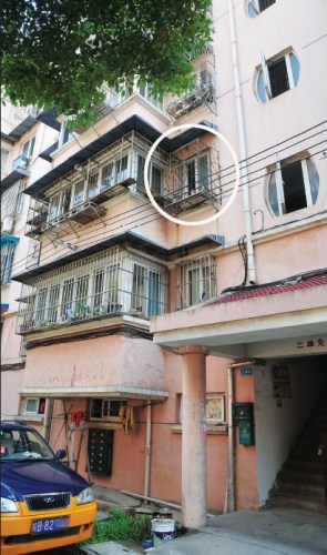 �ߺ�һ���ⷿ����Ůʬ�񾯵������������Ӵܣ�ͼ��