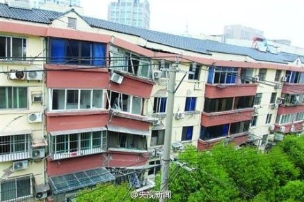江苏常熟25年居民楼坍塌30户居民毫发无损(图)