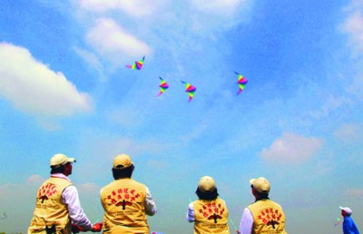 海峡两岸风筝爱好者齐聚安徽风筝表演空中芭蕾(图)