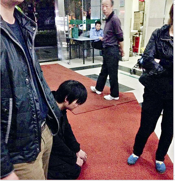 �����ﳵײ��������ͯ�������ſڹ��20���ӣ�ͼ��