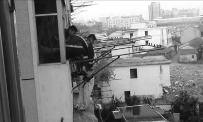 Ů�����Ʒ�����¥��������¥�����ɷ�һ��ץס��ͼ��