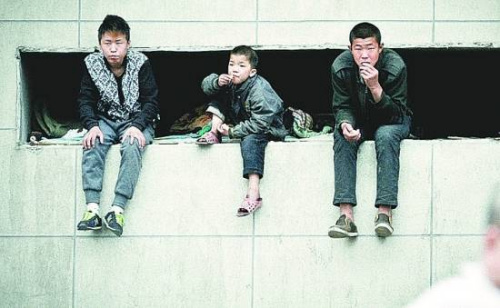 �������˶�������վ�ŷ綴2�����׿ռ�ס3�ˣ�ͼ��