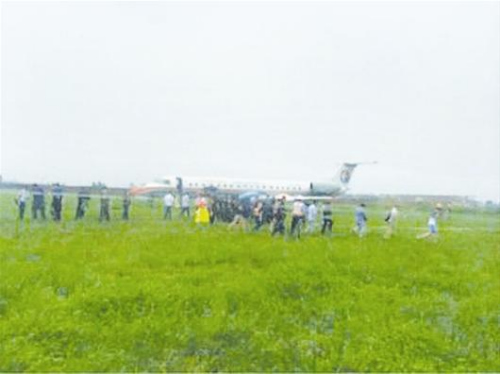 �人����һ�ͻ�ɽ������ʱ����ܵ�300���ף�ͼ��