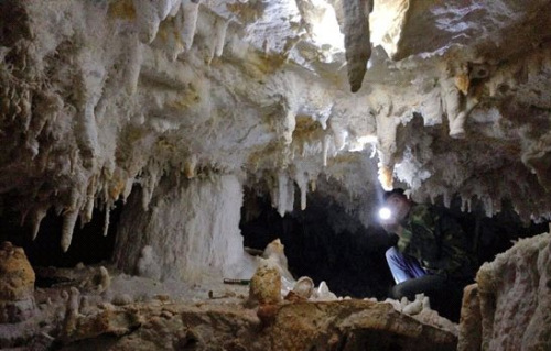 ���ϴ�����������ʯ�����ڲ�ʯ�����ϵ�⣨ͼ��