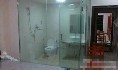 武汉一大学公寓现透明浴室学生大呼“有些羞涩”