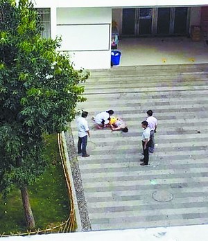 厦门南洋学院一大二男生宿舍楼顶坠亡 曾患精神疾病(3)