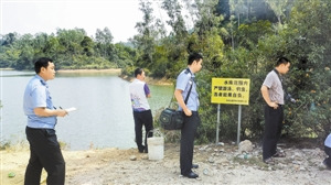 ����������ɳ����ˮ��6�˼��۵��㴬��2������ͼ��