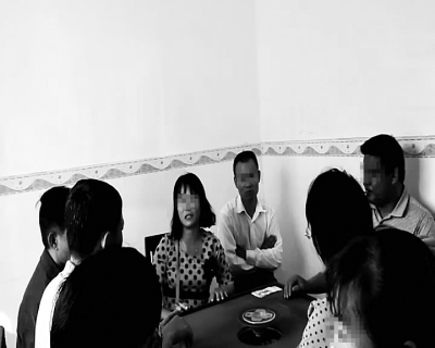 海南佛罗镇政府干部上班打麻将村民拍照遭追赶(图)