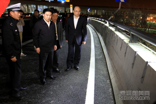 ���ڻ��������·�ʱ���˾ۼ�Χ���߿��ɻ���ͼ����5��