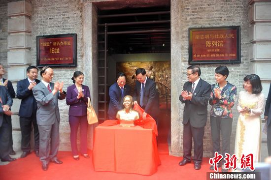 ������������־������ݿ��ݽ���չ��Խ�羳��ɫ����