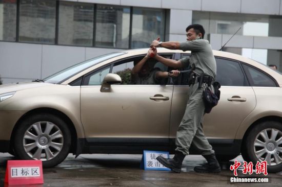 香港警察教学团在赣培训教官 处置驾车持枪匪徒如港片
