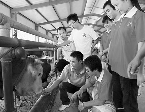 重庆大学生续学工农兵 7成被调查者赞成全国推广