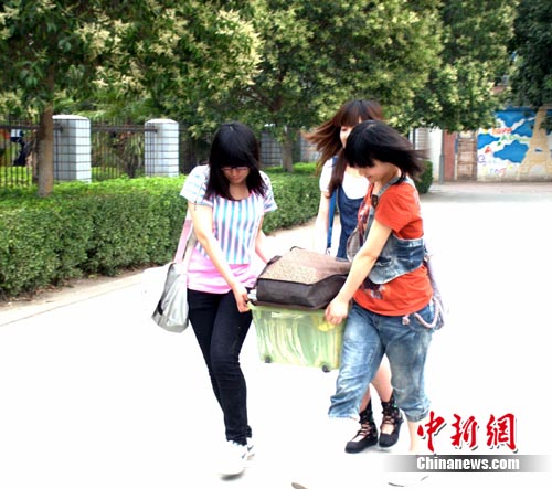 �߿�˳����Ļ֣�ݱ�ҵѧ��������У��ͼ��