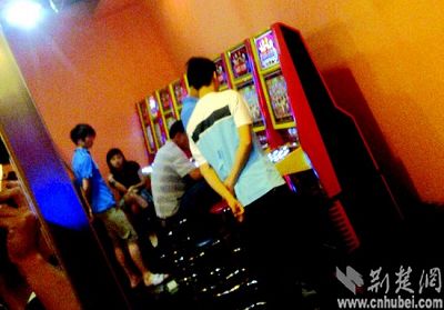 ��ѧ�����϶Ĳ����������4000Ԫ��ͼ��