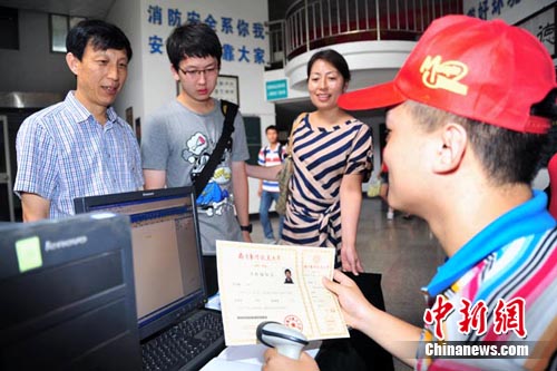 �Ͼ���У����ԱΪ����ɹ���ѧ�����˵���ͼ��