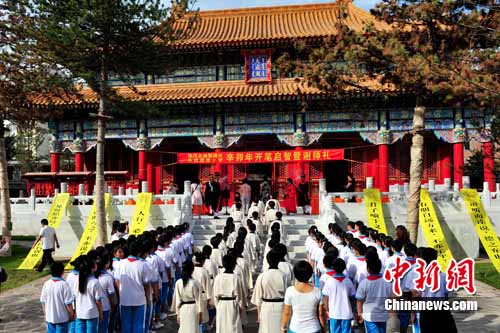 ����Сѧ���ںӱ��Ⱥ��������д�ͳ��лʦ�񡱣�ͼ��