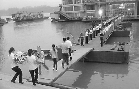 60��ѧ���ж�ӭ��ʦ��ϯ��лʦ�硱�ų�������