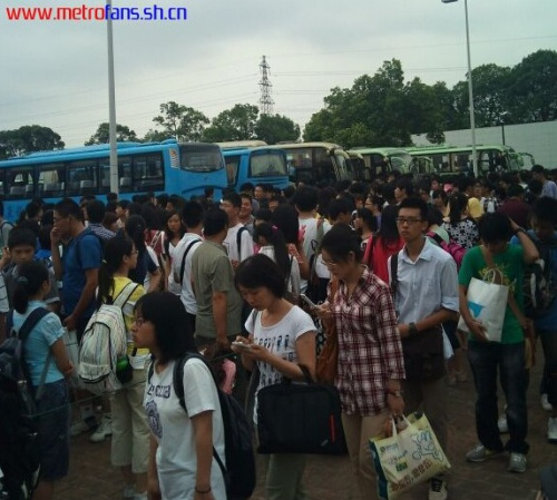 �Ϻ���Уѧ�Ӽ��з�У��ӵ�³˳����������Ŷ�