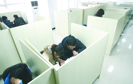 学生花28万参加培训生物仅考1分要求退款遭拒