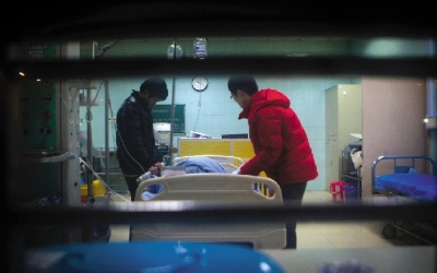 3名大学生酒后溺水路人未脱衣服跳水施救1人亡