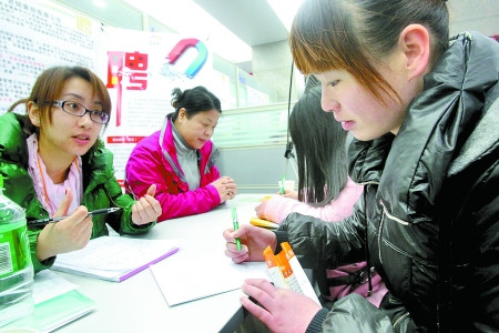 90后求职不想成“岗奴”就业趋理性愿到小城市