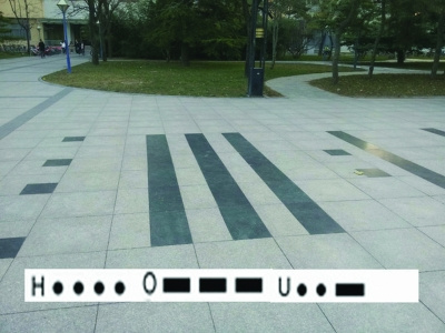 ��У�õ�ש��Ħ˹���롱дУѵ�ߺ죨ͼ��