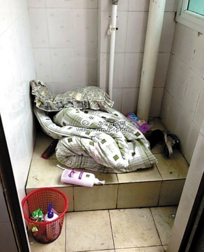 学生内务不达标被子被扔厕所 当事教官道歉赔偿