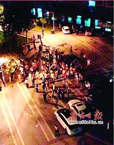 星海学院男生醉酒闹事引发华师和星海百人对峙