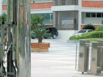 �����Ĵ�һ��ѧУ����������Ӧ��ϵ˽�ҳ�ͣ��У��