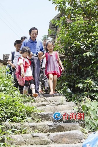 老校长1人守着9个小学生心愿是添个新老师(图)