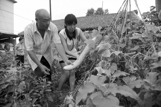 7000Ԫ��ѧѧ���ѳ���18����Ů����������