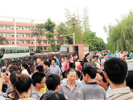 ��ѧ�ְ࿼���ֳ��ҳ��Ϳ����Ʋ����и߿���ͼ��