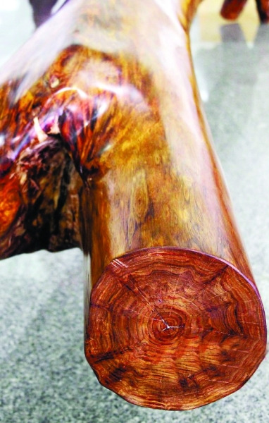 收藏海南黄花梨10年大学教师变身亿万富翁(图)