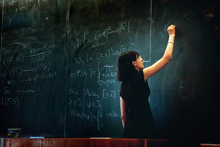 ������ʾһ���ܷý�ʦ̹�Բ��Ҹ��˳�����ת��