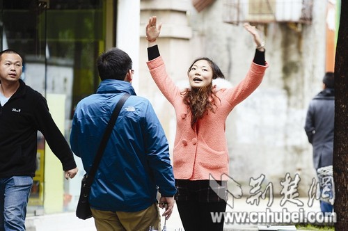 Ů��ѧ����ͷ��ڨ����ͳ�Ҫ��ͻ�����ҡ���ͼ��