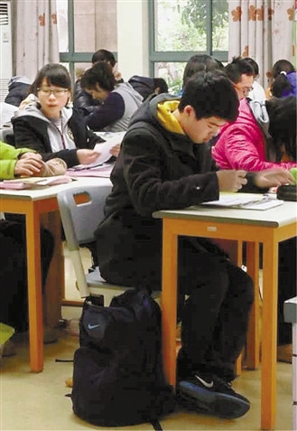 ���ݡ��߰ࡱ���Ͽο���ѡ��ʦ������ѡ�Ѷ�