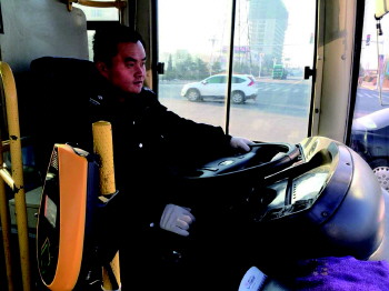 艺考生迟到求助公交司机公交改道送其到考场