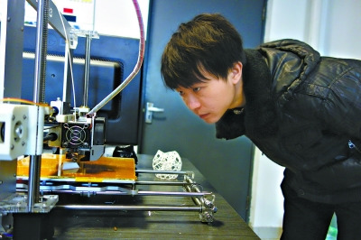 ��ѧ����ҵ�з���ƽ��3D��ӡ������200��̨