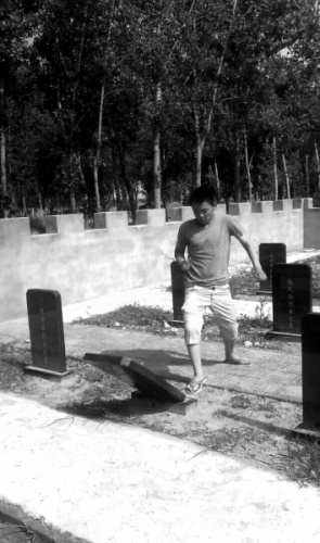 河北清苑县修复受损墓碑肇事学生已被学校批评