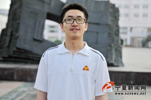 2014���ĸ߿��ɼ����չ�������״Ԫ��678�֣�ͼ��