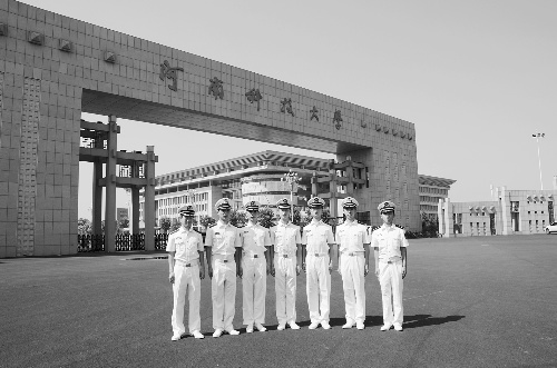 ����һ��Уѧ������7��������ȫ���Ͼ�У�о���