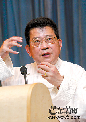 杨锦麟何炅点击查看其它图片今天是新一轮高考开考,今年是恢复高考30