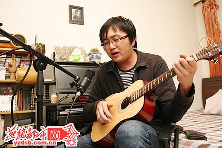研究生"不务正业"搞音乐 自创发行民谣专辑(图)