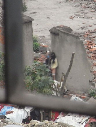 网传大学生情侣"工地偷欢门" 因房价过高?(图)