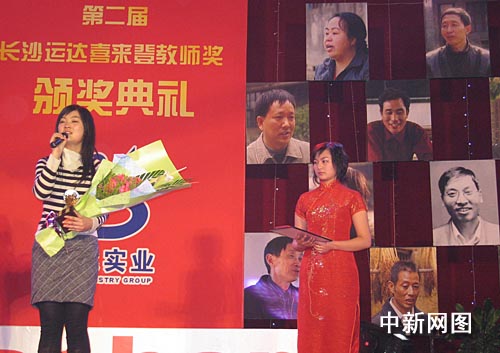 抗震烈士谭千秋女儿谭君子含泪追忆父亲.