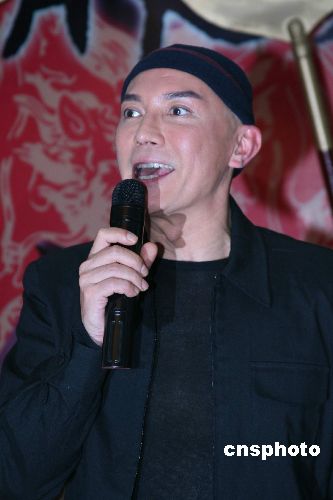 尊龙接棒张国立出演康熙与温碧霞努力碰火花